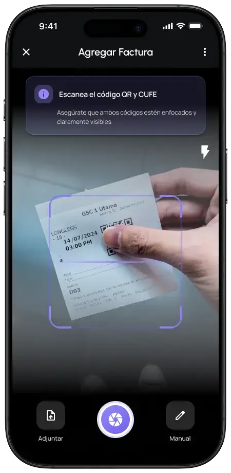 app de finanzas personales en Panamá escaneando el código QR de una factura electrónica de la DGI